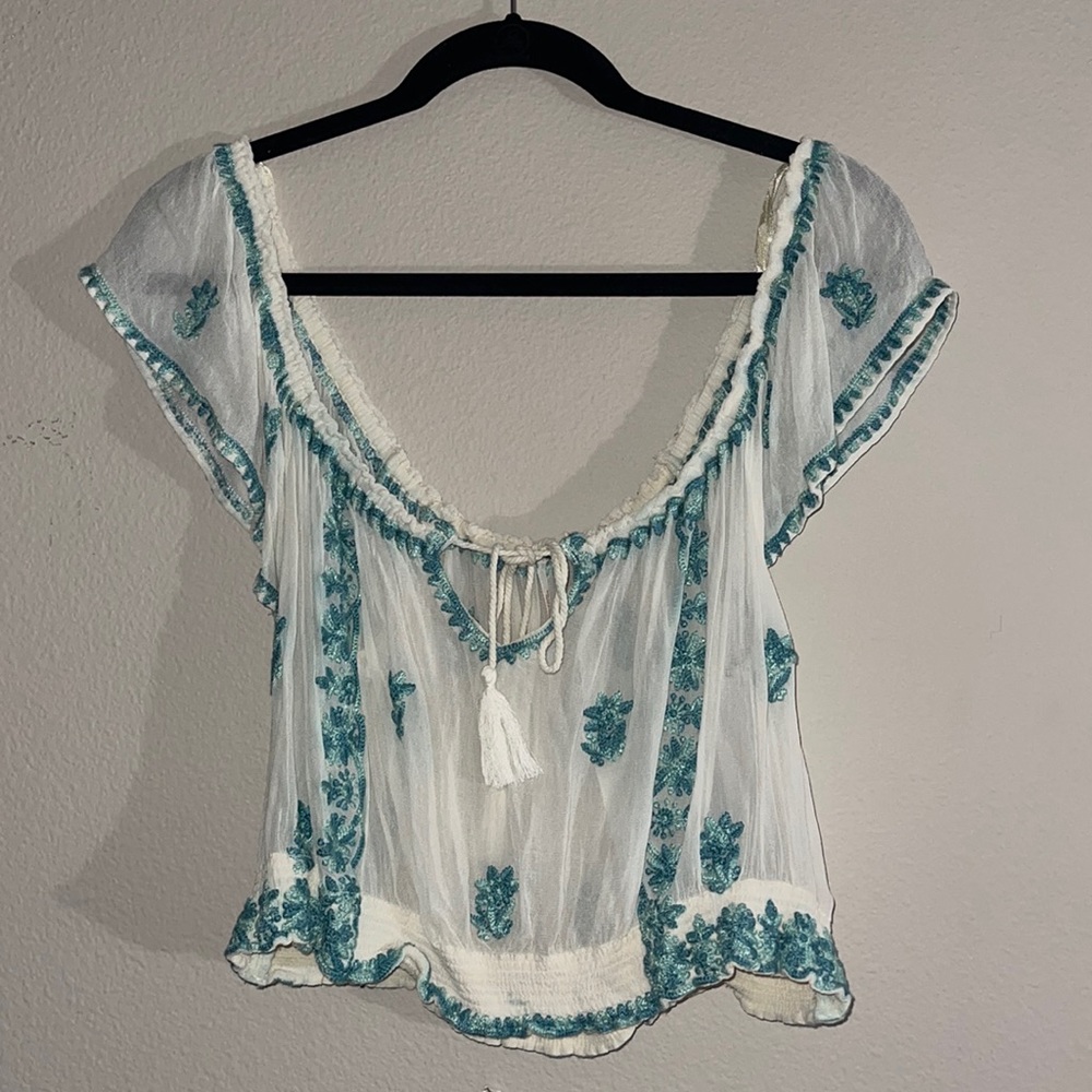 FREE PEOPLE Paisley Park Cropped Peasant Ivory and teal embroidered. Boho chic